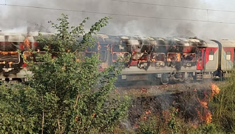 agra-patalkot-express-fire-accident